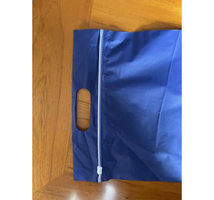 Handheld zipper bag